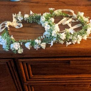 2 White flower crowns for girls